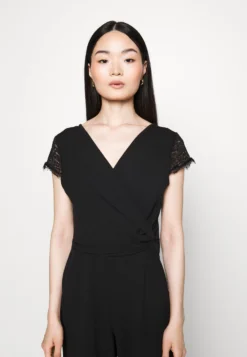 Cecillian V Neck Jumpsuit - Jumpsuit - Black 10 Cecillian V Neck Jumpsuit - Jumpsuit - Black -Wal G Verkoopwinkel 61b48e82119a402498d655de391e9193 scaled