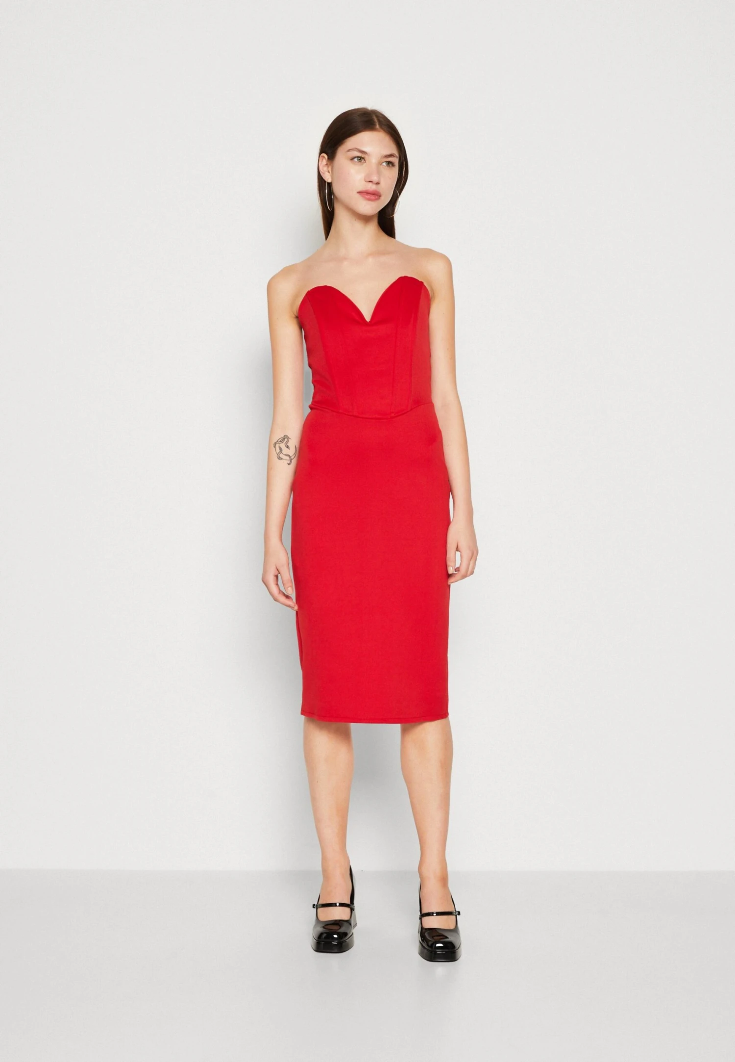 Wal G Dolly V Neck Midi - Jerseyjurk - Red 1 Wal G Dolly V Neck Midi - Jerseyjurk - Red