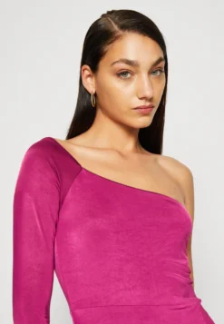 Wal G Arrabella One Sleeve Maxi - Jerseyjurk - Magenta -Wal G Verkoopwinkel 62257840cb6c49129e2c88925876542a scaled