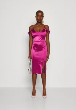 Wal G Colly Off Shoulder Dress - Cocktailjurk - Magenta -Wal G Verkoopwinkel 64e3feedc59a454a85919de1bffb8037 scaled