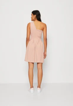 Wal G Vanya One Shoulder Skater Dress - Jerseyjurk - Blush Pink -Wal G Verkoopwinkel 65009a6adbac48b8a1d05bf529b17e1e scaled