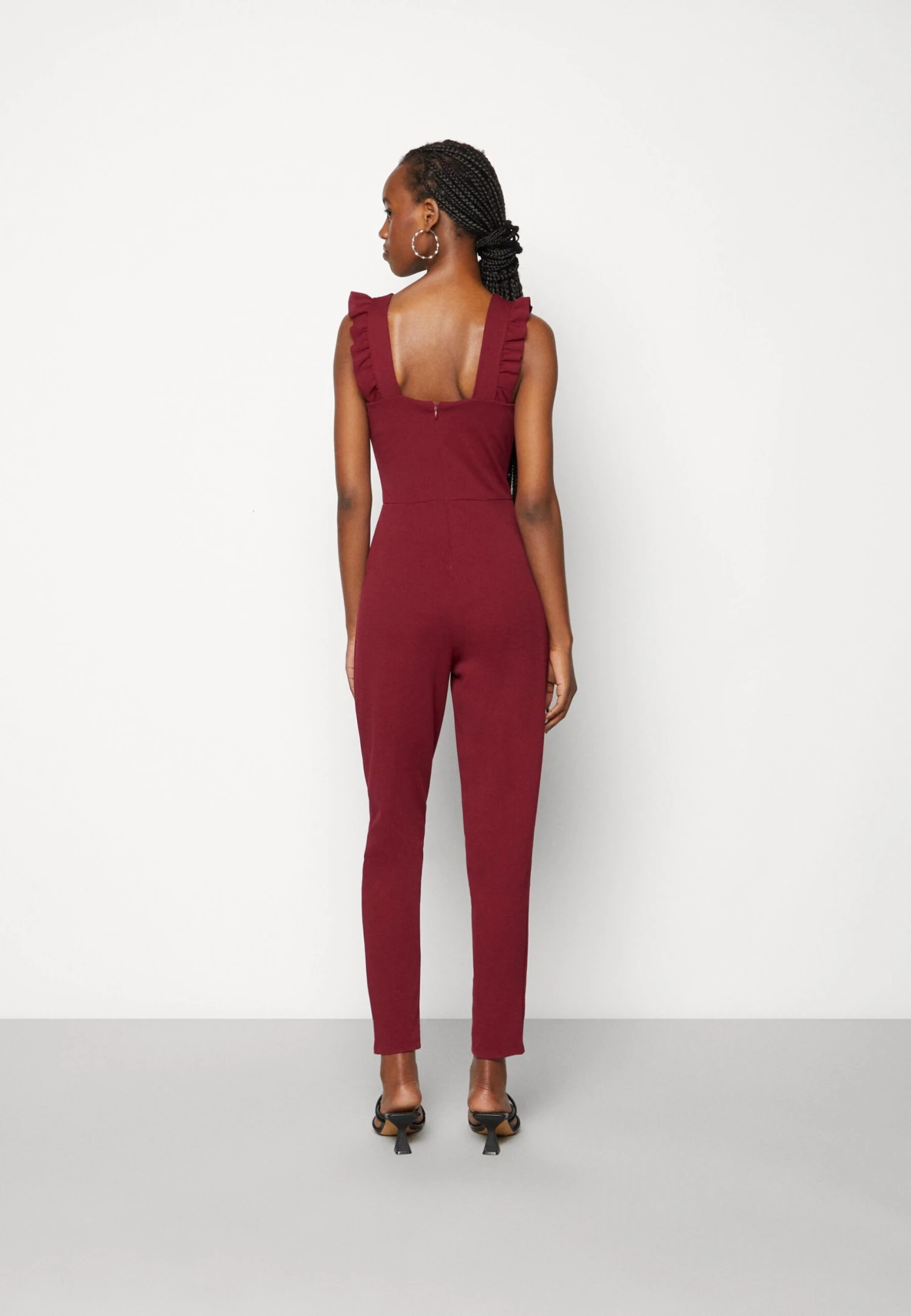 Wal G Rayna Ruffled- Jumpsuit - Berry Wine 3 Wal G Rayna Ruffled- Jumpsuit - Berry Wine - Afbeelding 3