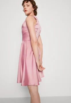 Wal G Logan Cowl Neck Midi - Cocktailjurk - Mauve Pink -Wal G Verkoopwinkel 6a0b7f6c8ecb4a008ae7cd3f0f70b4be scaled