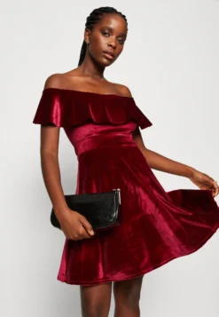 Wal G Stacey Skater - Cocktailjurk - Wine -Wal G Verkoopwinkel 6cb0b37a206041fcb73847c7149849ba scaled