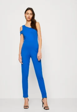 Wal G Angela Cut Out- Jumpsuit - Electric Blue -Wal G Verkoopwinkel 6d7ea37237d24bff9c04f94d75e36936 scaled