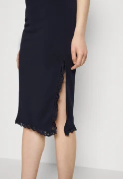 Wal G Kammi Midi Skirt - Kokerrok - Navy -Wal G Verkoopwinkel 7043d82beb3248fd817f476ef5f6a19d scaled