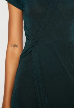 Wal G Wrap Midi Dress - Gebreide Jurk - Forest Green -Wal G Verkoopwinkel 71aaccf67fb34a36877bf738eace8045 scaled