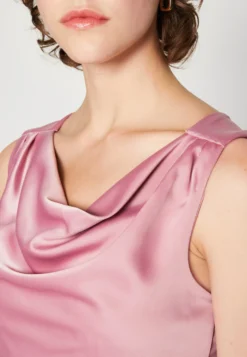 Wal G Logan Cowl Neck Midi - Cocktailjurk - Mauve Pink -Wal G Verkoopwinkel 74c0c2c028804b91a24dfa33f5c5b40c scaled