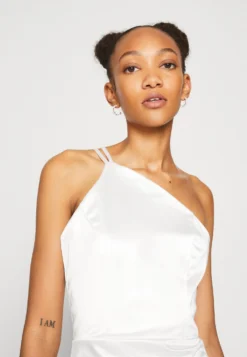 Wal G Chantal One Shoulder Maxi - Galajurk - White -Wal G Verkoopwinkel 7784b86b6ead4671ae341ceefa30852b scaled