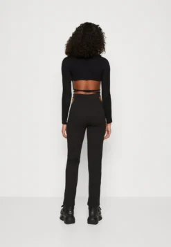 Wal G X Joey Back Detail - Longsleeve - Black -Wal G Verkoopwinkel 77a25dca9e2d4475a4f0e07ffa11900d scaled