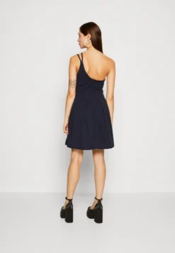 Wal G Reily Strap Skater - Jerseyjurk - Navy Blue -Wal G Verkoopwinkel 7ae047583bf94d91b5cbb7451be7f70a scaled