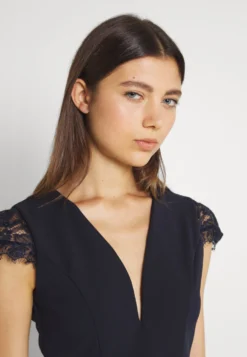 Wal G Sammy Maxi Dress - Jerseyjurk - Navy Blue -Wal G Verkoopwinkel 7bc2a4050184495aa043b9ccc819a7a5 scaled