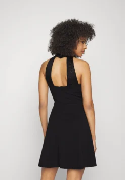 Wal G Bali Halter Neck Skater Dress - Jerseyjurk - Black -Wal G Verkoopwinkel 7bc8ad322f3649228f161f2256d6c3dd scaled