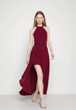 Wal G Yanny Halter Neck Bodycon - Galajurk - Berry Wine -Wal G Verkoopwinkel 7d2387ee890a4c7fb6e153a19396f91d scaled