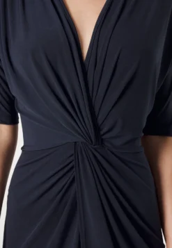 Knot Midi Dress - Jerseyjurk - Navy Blue -Wal G Verkoopwinkel 7e00e062fe494343baa88e3a488b2163 scaled