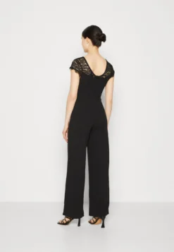 Wal G Cecillian V Neck - Jumpsuit - Black -Wal G Verkoopwinkel 7e3af8ea3ac94aa0b28de146374ec14b scaled