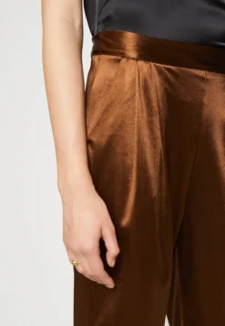 Wal G Charlie Trouser - Broek - Chocolate Brown 11 Wal G Charlie Trouser - Broek - Chocolate Brown -Wal G Verkoopwinkel 819cf4a8193b49c4b5b4e927cdee019f scaled