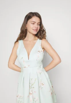 Wedding V Neck Print Skater - Cocktailjurk - Hellgrün 11 Wedding V Neck Print Skater - Cocktailjurk - Hellgrün -Wal G Verkoopwinkel 81d0d5affefe4e0a86d39f48f8c5df38 scaled