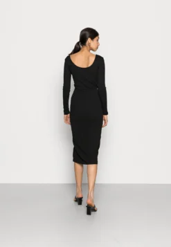 Wal G Tortoise Button Skirt - Kokerrok - Black -Wal G Verkoopwinkel 839c151274fe479192958743fac046e2 scaled