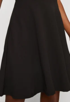 Wal G Annie Halter Skater - Jerseyjurk - Black 11 Wal G Annie Halter Skater - Jerseyjurk - Black -Wal G Verkoopwinkel 840b4eebe7b74e528735a05afc76e64f scaled