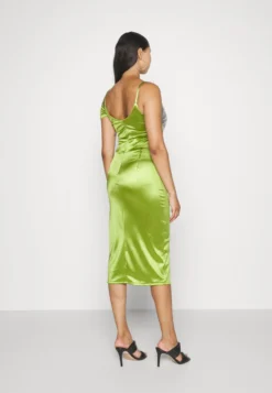 Wal G Peace Off Shoulder Midi - Cocktailjurk - Olive Green 11 Wal G Peace Off Shoulder Midi - Cocktailjurk - Olive Green -Wal G Verkoopwinkel 868f61e88fdd43d8910027c97ec207ab scaled