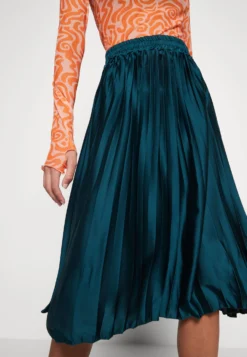 Wal G Penny Pleat Skirt - Plooirok - Emerald Green 9 Wal G Penny Pleat Skirt - Plooirok - Emerald Green -Wal G Verkoopwinkel 8819c204d90e4c999b2e6c72d18bd2e1 scaled