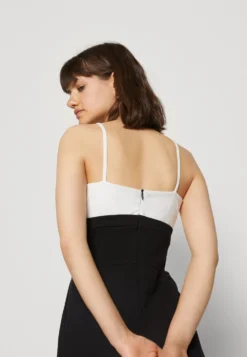 Wal G Janya Contrast - Jumpsuit - Black/White 9 Wal G Janya Contrast - Jumpsuit - Black/White -Wal G Verkoopwinkel 8bd450b6d788458f9d345ddfd20e03c8 scaled