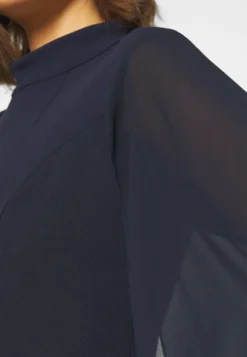 Wal G Cape Sleeve Dress - Cocktailjurk - Navy Blue -Wal G Verkoopwinkel 8c54e48d5e7d4f8d9d98a945baaf3a9a scaled