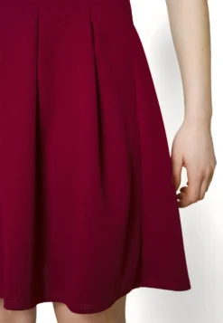 Wal G Zara Pleated Skater Skirt - A-Lijn Rok - Berry Wine 11 Wal G Zara Pleated Skater Skirt - A-Lijn Rok - Berry Wine -Wal G Verkoopwinkel 8d92a34cc2534c089dcd4f15bea46974 scaled