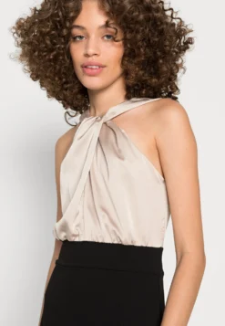 Wal G Marla Knot Halter Midi Dress - Cocktailjurk - Champagne/Black -Wal G Verkoopwinkel 8e4dddd7d12f4dbda59490350b40e8ac scaled