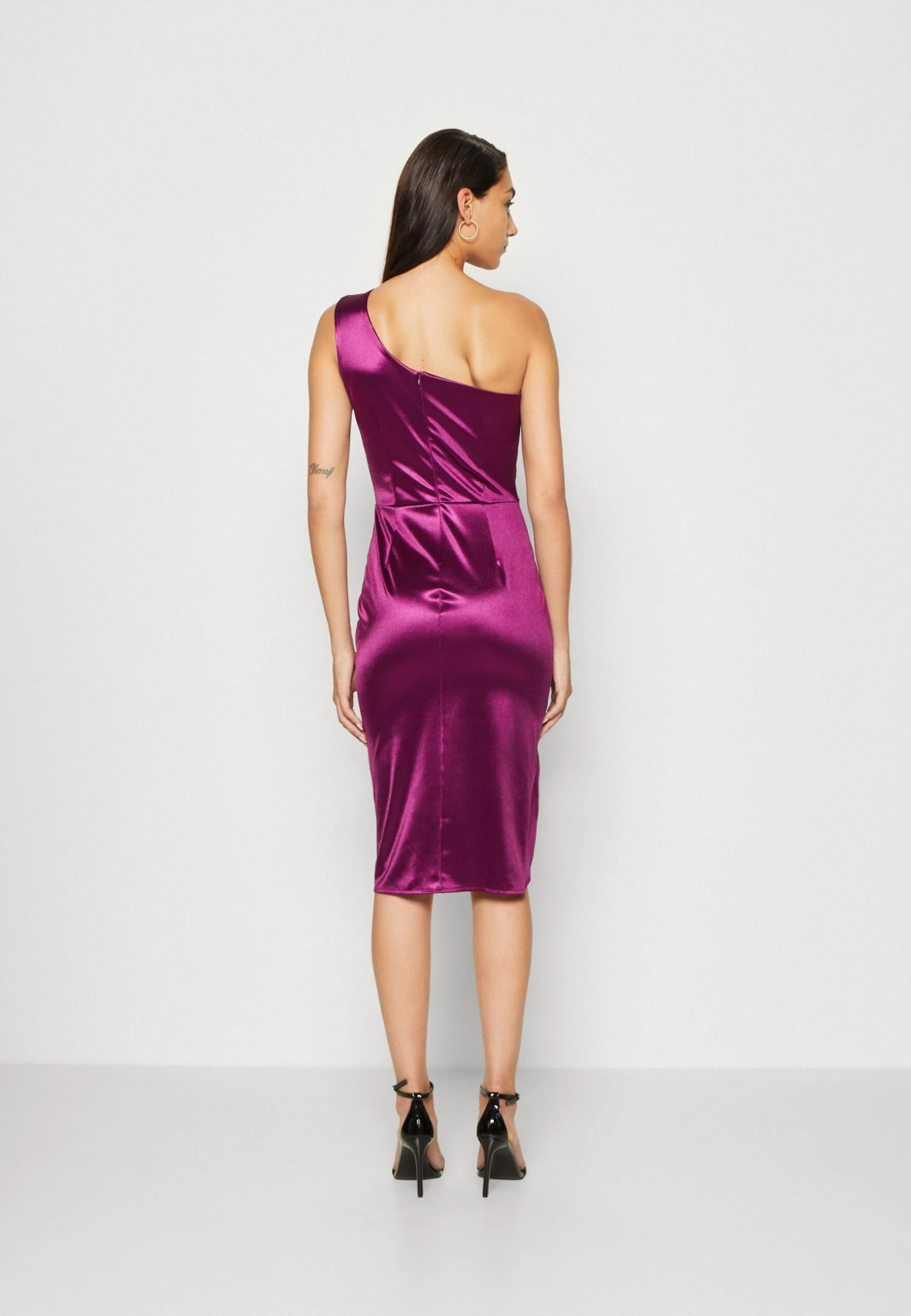Wal G Niomi One Shoulder Midi - Cocktailjurk - Magenta 3 Wal G Niomi One Shoulder Midi - Cocktailjurk - Magenta - Afbeelding 3