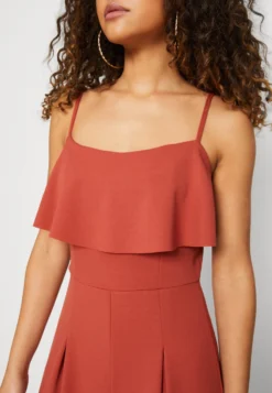 Wal G Nora Ruffle - Jumpsuit - Burnt Orange -Wal G Verkoopwinkel 8ea8d3f2ff824f8781cc2e3090367f89 scaled