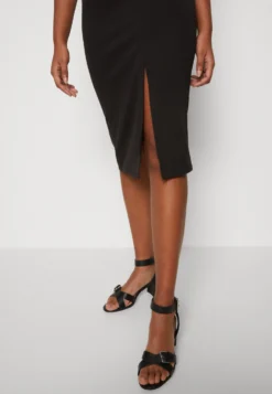 Wal G Cruise Midi Dress - Etui-Jurk - Black -Wal G Verkoopwinkel 90f2919e08314800b6acab8fd2692fa5 scaled