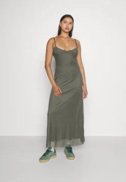 Wal G Sandy - Maxi-Jurk - Khaki Green -Wal G Verkoopwinkel 923379f7750443999b018448d14bccfe scaled