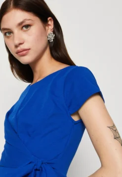 Wal G Milly Knot Ruffle Skater - Jerseyjurk - Electric Blue -Wal G Verkoopwinkel 93acc43b97ca4c2093b9fc364e437d71 scaled