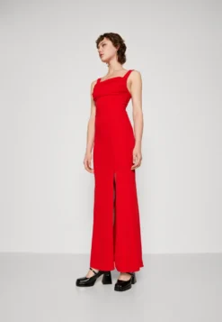Wal G Maya Square Neck Maxi - Jerseyjurk - Red -Wal G Verkoopwinkel 9430ef6eff1143c6ad8495850dd4d938 scaled