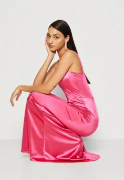 Wal G Nikita V Neck Maxi - Galajurk - Strawberry Pink -Wal G Verkoopwinkel 9b45ac1c3f9d4bdb82d586ae9fba626b scaled