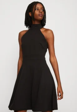 Wal G Annie Halter Skater - Jerseyjurk - Black 9 Wal G Annie Halter Skater - Jerseyjurk - Black -Wal G Verkoopwinkel 9b4f1a9983d8488a8b35482bc4eec472 scaled