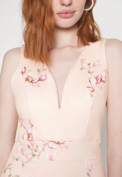 Wal G Wedding Alma V Neck Midi - Jerseyjurk - Light Pink 9 Wal G Wedding Alma V Neck Midi - Jerseyjurk - Light Pink -Wal G Verkoopwinkel 9d9d7ad099b24b3db97c13a1cc9e9f1d scaled