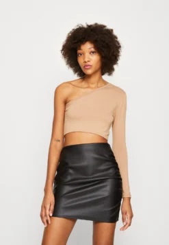 Wal G Milly One Sleeve Crop - Longsleeve - Camel
