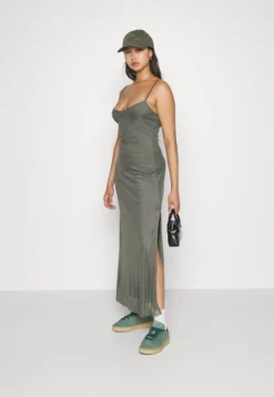 Wal G Sandy - Maxi-Jurk - Khaki Green -Wal G Verkoopwinkel 9eca53742da246a68392914949305594 scaled