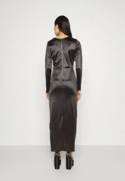 Wal G Reana Long Sleeve Midi - Cocktailjurk - Black -Wal G Verkoopwinkel 9f02b126d1a04ef782f65b60b529cf5a scaled