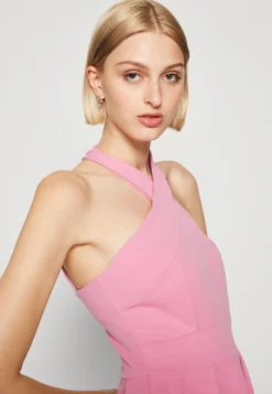 Wal G Nelly Cross Neck Skater - Jerseyjurk - Rose Pink -Wal G Verkoopwinkel a2a949eba7f842bb82fadb64118f13a1 scaled