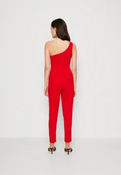 Wal G Kelly Ruffle - Jumpsuit - Red -Wal G Verkoopwinkel a459bfee68dc4b5482c15cd5c0bd0b0d scaled