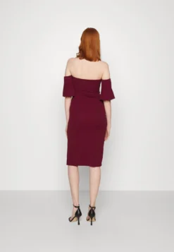 Wal G Cylon Off Shoulder Midi Dress - Cocktailjurk - Berry Wine -Wal G Verkoopwinkel a5111abb52b94435be525677c9e3832d scaled