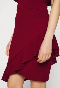 Revra Strappy Frill Skater - Jerseyjurk - Berry Wine 9 Revra Strappy Frill Skater - Jerseyjurk - Berry Wine -Wal G Verkoopwinkel a69eac227a7e432894e7fc30caa95eaf scaled
