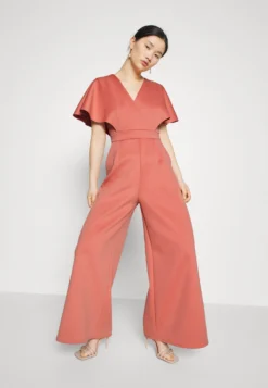Wedding Petite Betty Wrap Jumpsuit - Jumpsuit - Rosa -Wal G Verkoopwinkel a8b3c6a4007c42f4a7b4402d159e7e9f scaled
