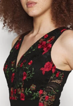 Wal G Embroidered Lace Maxi - Cocktailjurk - Black/Red 11 Wal G Embroidered Lace Maxi - Cocktailjurk - Black/Red -Wal G Verkoopwinkel ab0ccb76959c44c88978e3c07b99acbe scaled