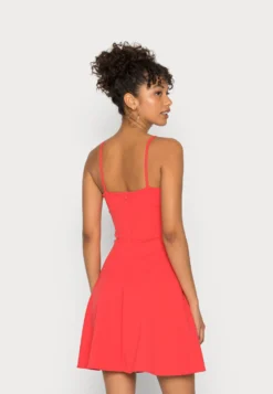 Wal G V Neck Strappy Skater Dress - Cocktailjurk - Coral -Wal G Verkoopwinkel af6aaa91562f49799b7a473386813259 scaled