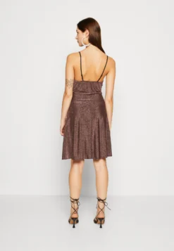 Wal G Exclusive Nye Glitter Mambo Skater - Jerseyjurk - Bronze -Wal G Verkoopwinkel b116c2c07025412f8b1db62d5a1edf67 scaled